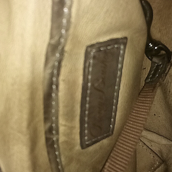 Dooney Bourke alligator embossed leather shoulder bag - Picture 5 of 8